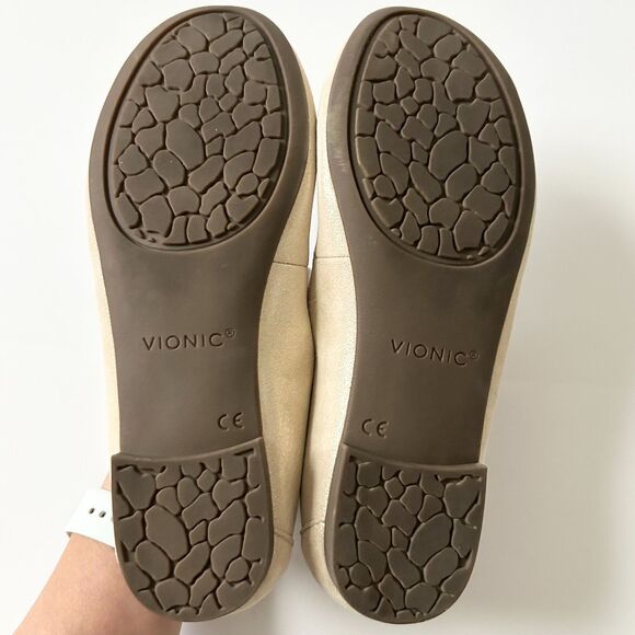 Vionic Anita Ballet Flat in Gold Suede Size 6.5 - Picture 6 of 7